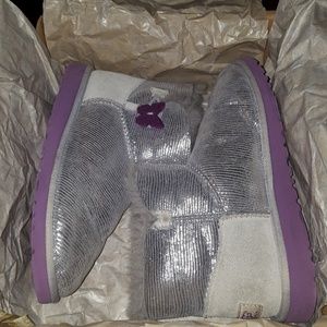 Ugg little girl size 5 or women's size 7